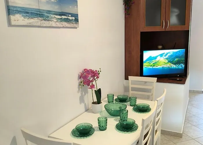 Summer Magic In Apartament